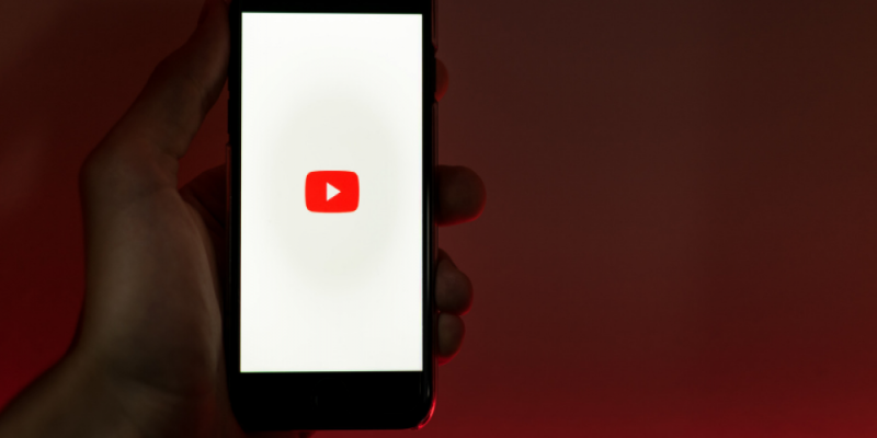 YouTube Testing Smart Downloads Auto Feature